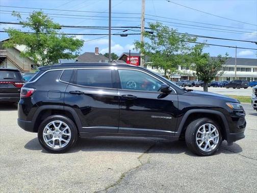 2022 Jeep Compass Latitude Lux