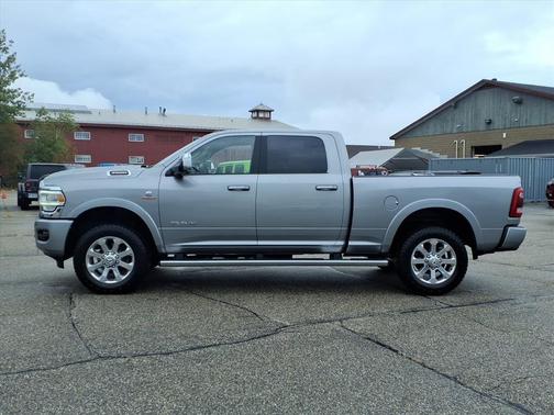 2022 RAM 3500 Laramie Crew Cab 4x4 6'4' Box
