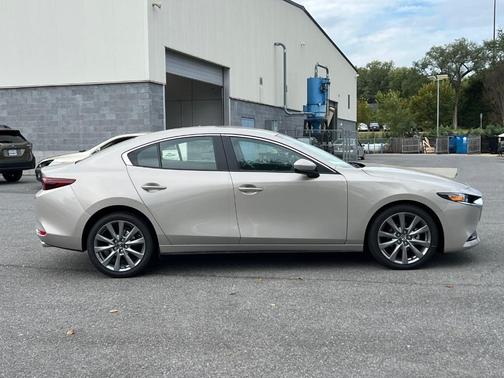 2025 Mazda Mazda3 FWD w/Preferred Package