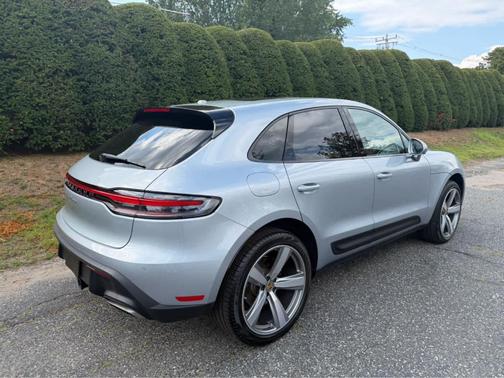 Dolomite Silver Metallic 2023 Porsche Macan