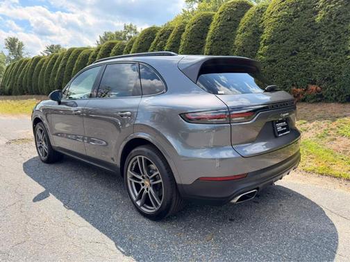 Quartzite Grey Metallic 2023 Porsche Cayenne