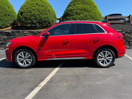 Tango Red Metallic 2022 Audi Q3 45 S line Premium Plus