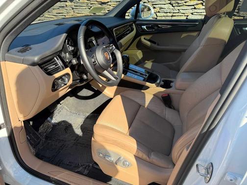 2023 Porsche Macan 