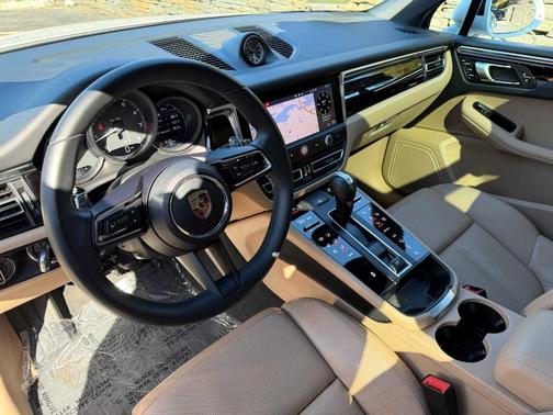 2023 Porsche Macan 