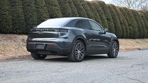 2025 Porsche Macan 4
