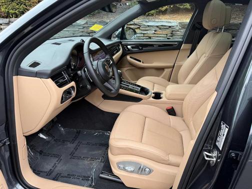 Volcano Grey Metallic 2026 Porsche Macan