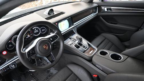 2018 Porsche Panamera 4