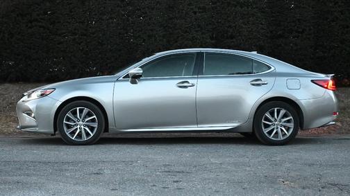 2017 Lexus ES 300h 