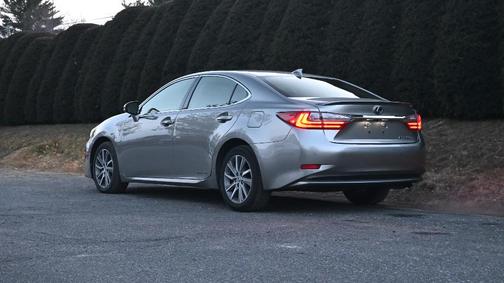 2017 Lexus ES 300h 