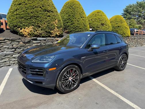 Blue Metallic 2026 Porsche Cayenne S