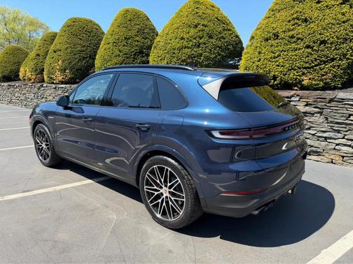 Blue Metallic 2026 Porsche Cayenne S