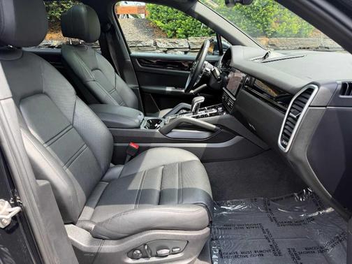 Moonlight Blue 2023 Porsche Cayenne