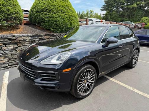 Moonlight Blue 2023 Porsche Cayenne