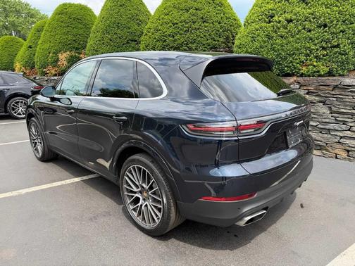 Moonlight Blue 2023 Porsche Cayenne