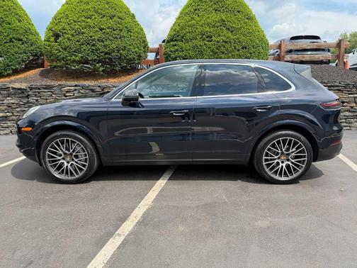 Moonlight Blue 2023 Porsche Cayenne