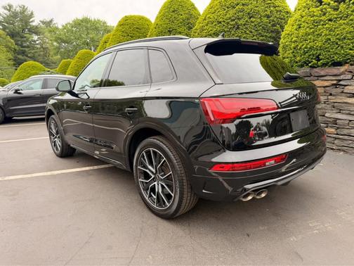 Mythos Black Metallic 2023 Audi SQ5 3.0T Premium