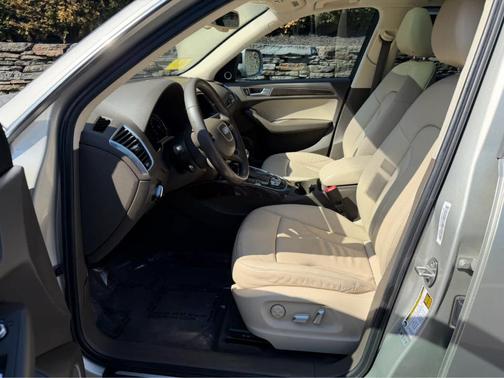 Cuvee Silver Metallic 2014 Audi Q5 2.0T Premium Plus