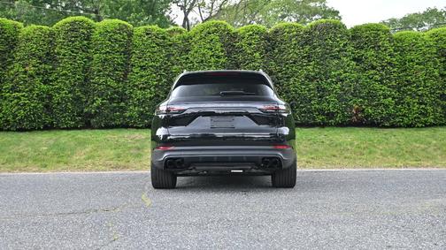 2023 Porsche Cayenne Platinum Edition