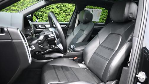 2023 Porsche Cayenne Platinum Edition