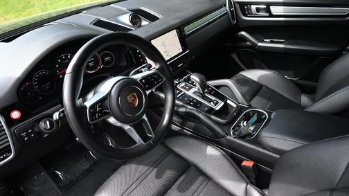 2023 Porsche Cayenne Platinum Edition