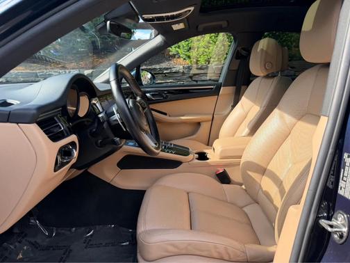 Night Blue Metallic 2020 Porsche Macan S