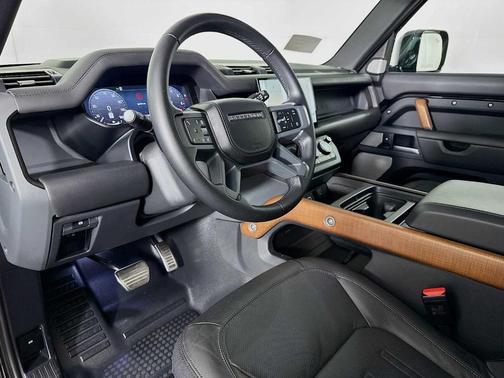 2024 Land Rover Defender P400 X