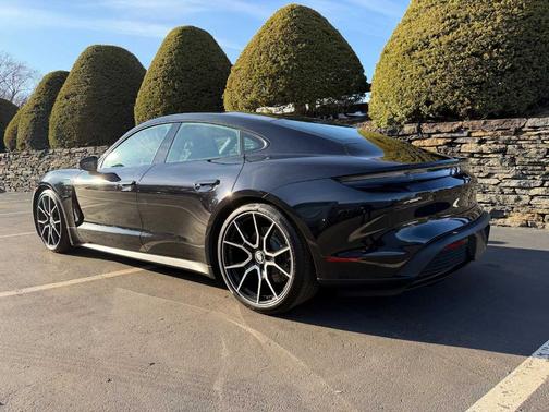 2022 Porsche Taycan 