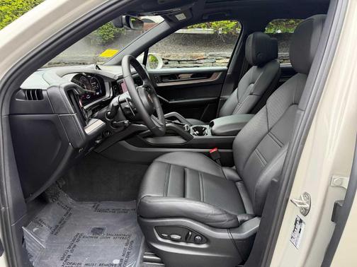Cashmere Beige 2025 Porsche Cayenne AWD