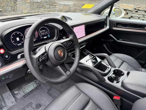 Cashmere Beige 2025 Porsche Cayenne AWD