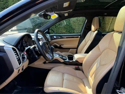 Moonlight Blue Metallic 2017 Porsche Cayenne