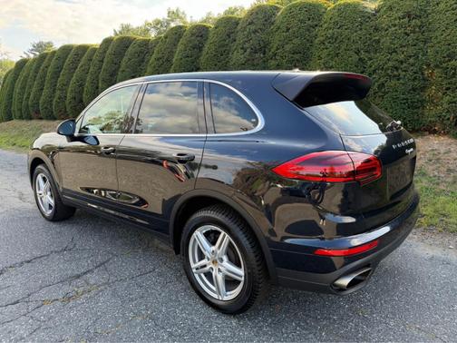 Moonlight Blue Metallic 2017 Porsche Cayenne