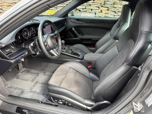 2024 Porsche 911 Carrera 4 GTS