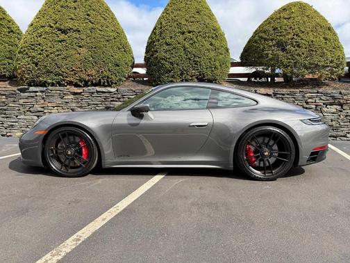 2024 Porsche 911 Carrera 4 GTS