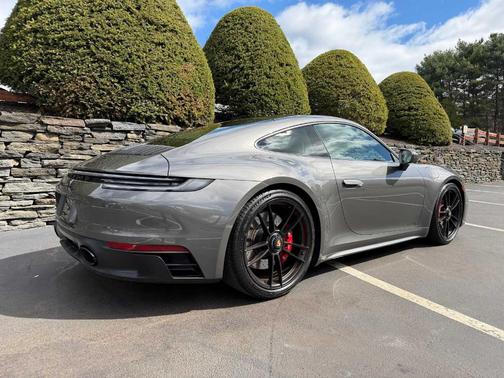 2024 Porsche 911 Carrera 4 GTS