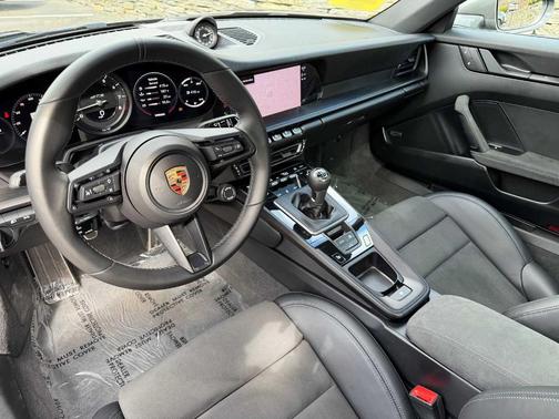 2024 Porsche 911 Carrera 4 GTS