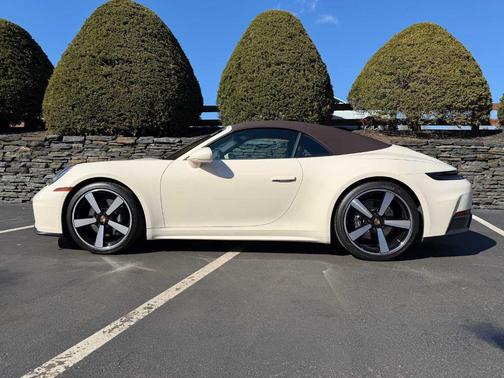 2025 Porsche 911 Carrera