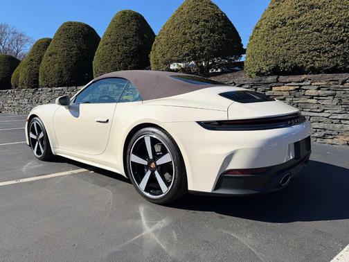 2025 Porsche 911 Carrera