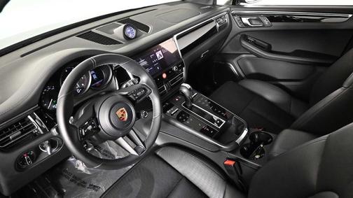 2023 Porsche Macan T