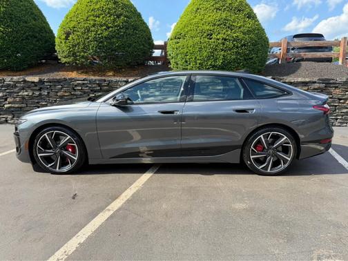 Daytona Gray Pearl Effect 2025 Audi S6 e-tron Premium
