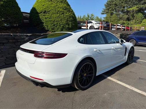 Carrara White Metallic 2018 Porsche Panamera 4