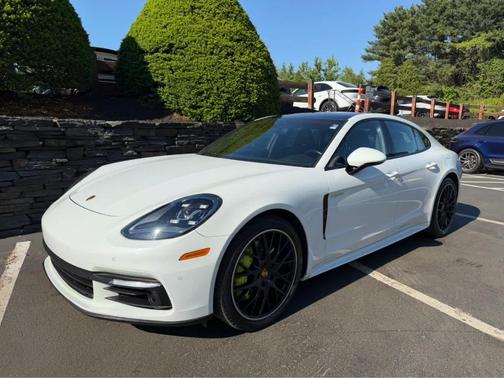 Carrara White Metallic 2018 Porsche Panamera 4