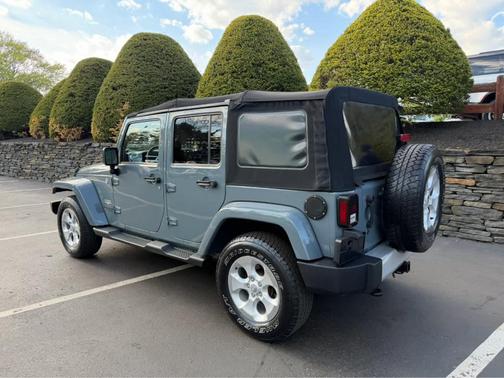 Anvil Clearcoat 2014 Jeep Wrangler Unlimited Sahara