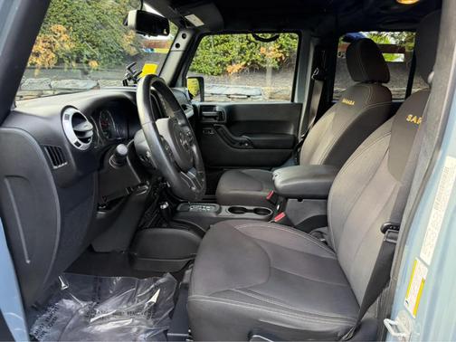 Anvil Clearcoat 2014 Jeep Wrangler Unlimited Sahara