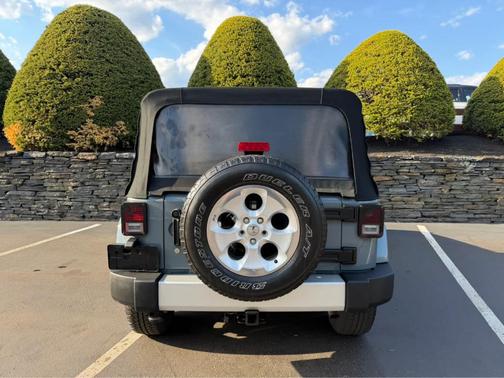 Anvil Clearcoat 2014 Jeep Wrangler Unlimited Sahara
