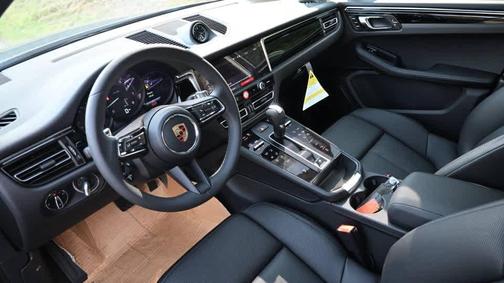 Volcano Grey Metallic 2026 Porsche Macan