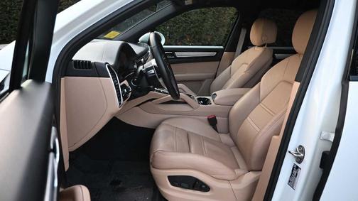 2023 Porsche Cayenne Platinum Edition