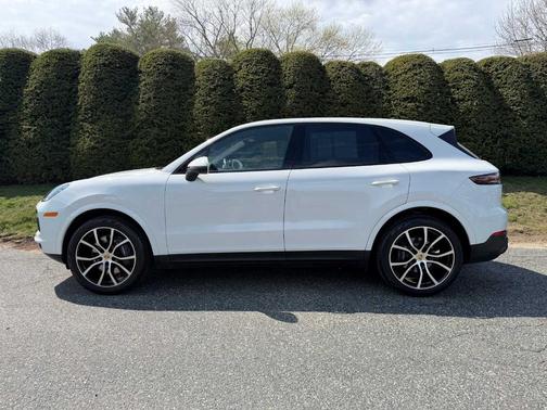 White 2023 Porsche Cayenne Platinum Edition