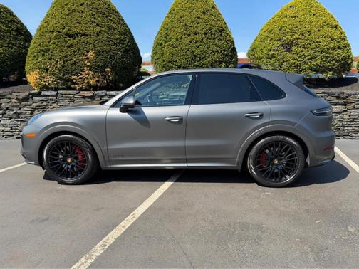 Quartzite 2022 Porsche Cayenne GTS