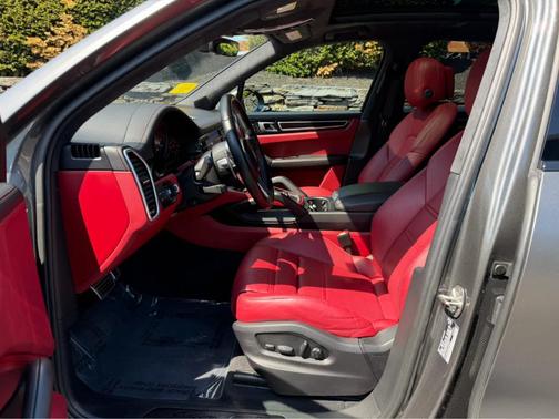 Quartzite 2022 Porsche Cayenne GTS