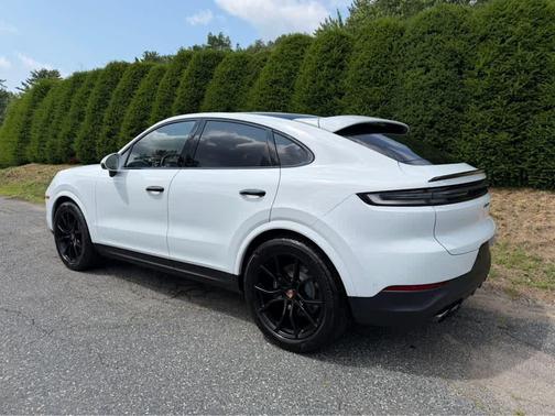 Carrara White Metallic 2026 Porsche Cayenne AWD